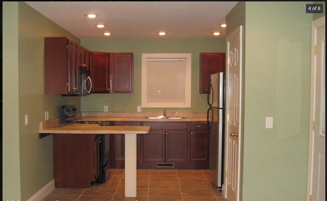 Building Photo - 606 N McArthur St