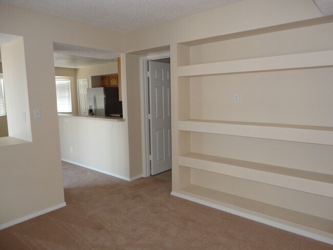 Foto del edificio - 6801 Augusta Hills Dr NE