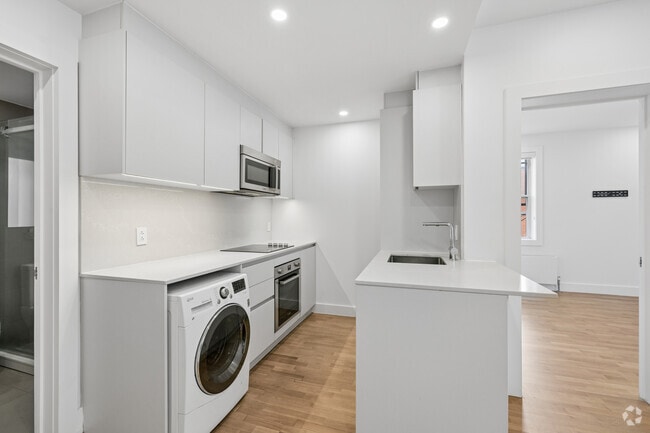 1BR, 1BA - 430SF - Kitchen - 3495 Av Van Horne