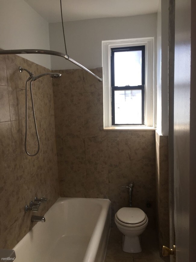 Building Photo - 1 br, 1 bath  - Popham Ave and 176th st