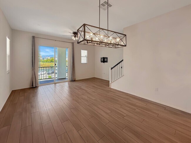 Building Photo - Spacious 4BR/3.5BA Townhome in Otay Ranch ...