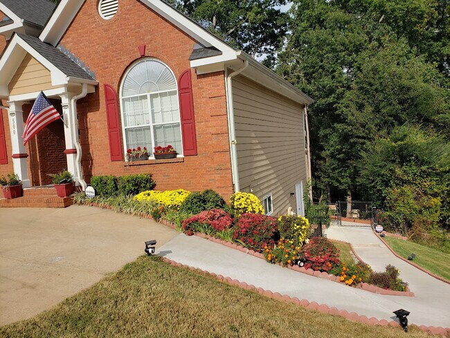 Building Photo - 500 Wisteria Blvd