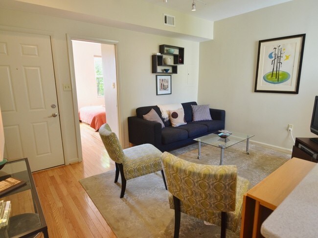 Building Photo - 1512 10th Street NW Apt 4