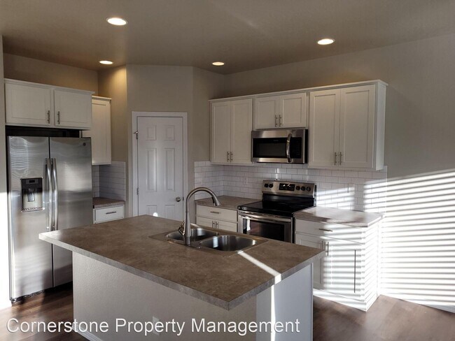 Building Photo - 3 br, 2 bath House - 2620 N Kenneth Ave