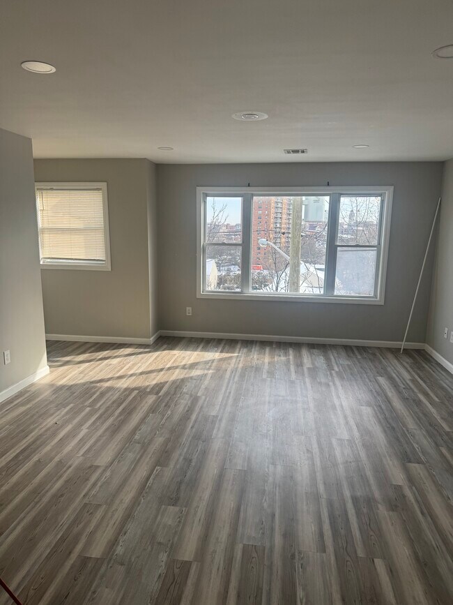 Building Photo - 33 Cliff St