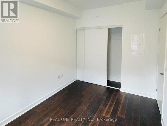 Building Photo - 115 Blue Jays Way