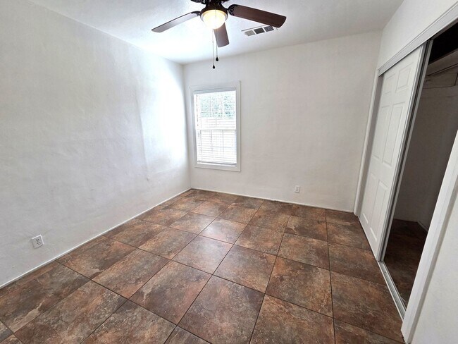 Foto del edificio - Beautiful 2 Bedroom 1 Bath Home