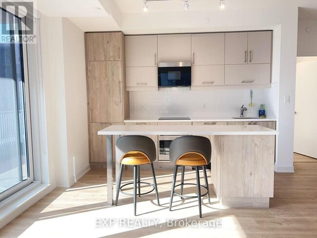 Building Photo - 38 Simcoe Promenade