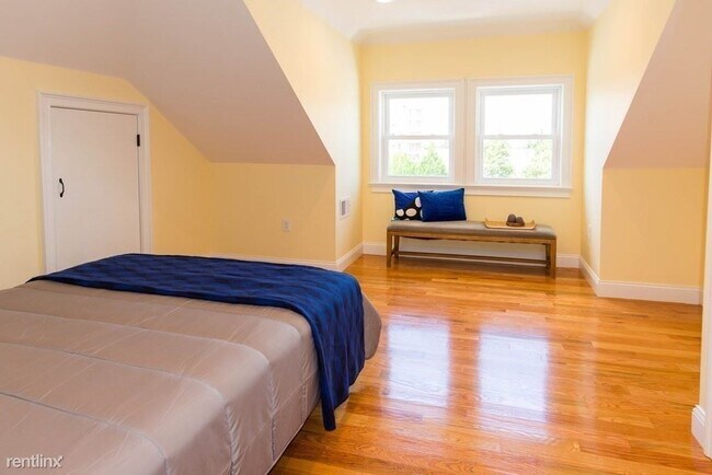 Foto del edificio - 4 br, 2 bath House - 624 Cambridge St