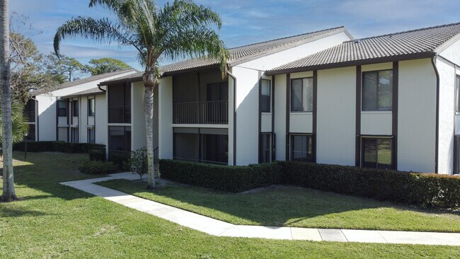 Building Photo - 1455 SW Silver Pine Way