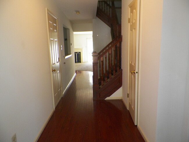 Building Photo - 61 Piccadilly Cir