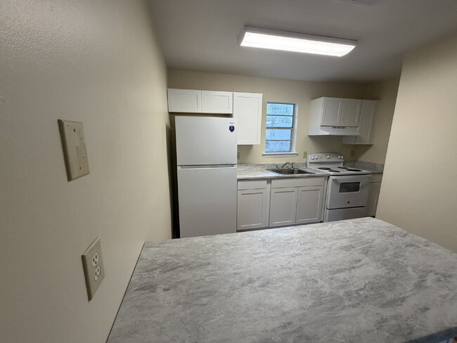 Building Photo - Apartment for Rent