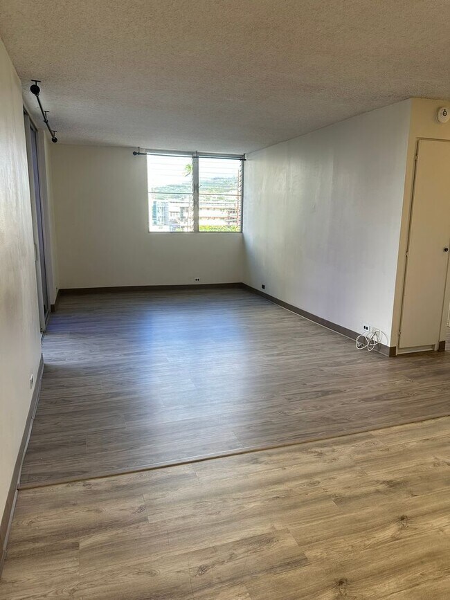 Building Photo - 2651 Kuilei St