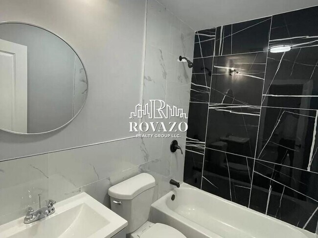 Foto del edificio - 721 Highland Ave- 4 bedroom in Newark
