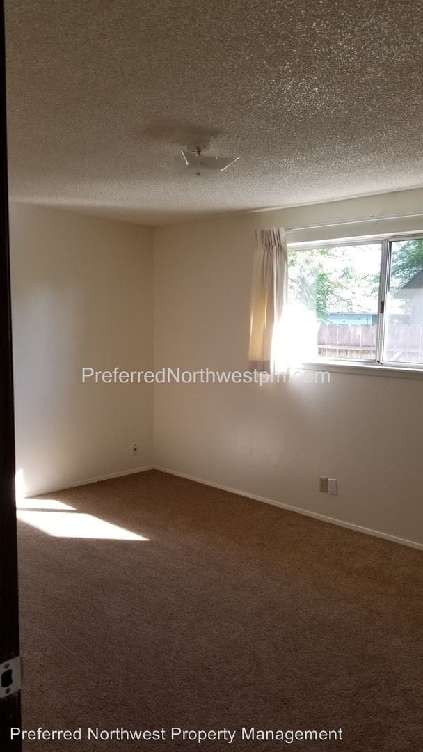 Foto del edificio - 4848 Elderberry Loop