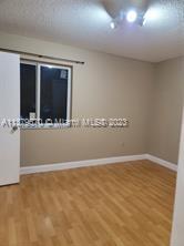 Foto principal - 2740 W 63rd St