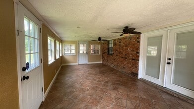 Building Photo - 604 Natalie Dr