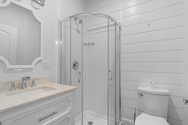 Foto del edificio - 590 Las Roblas Grande Dr