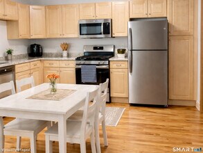 Building Photo - 28 Sugar St