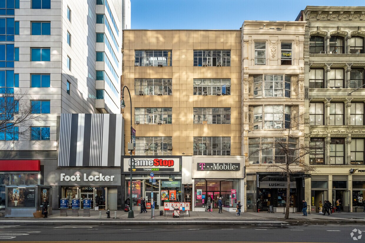 Exterior - 30-32 E 14th St