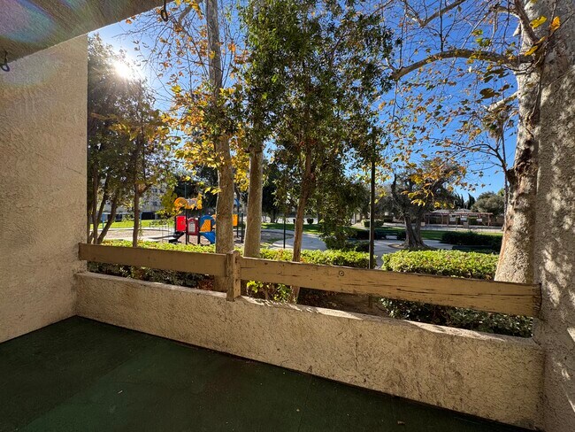 Vista desde la terraza/balcón - 7631 Reseda Blvd