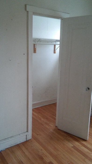 Foto principal - 930 N Springfield Ave