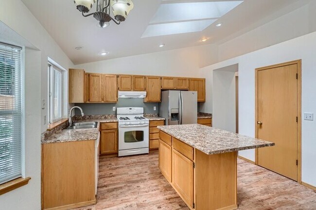 Foto del edificio - 10808 195Th Street Court E, Graham, WA, 98338