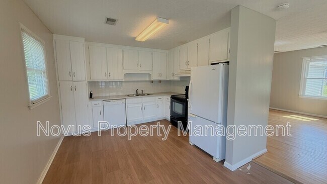 Building Photo - 32 Russell Ln