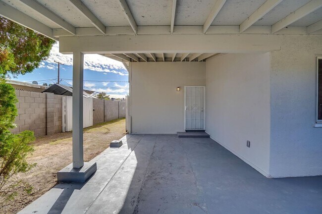 Foto del edificio - Charming 3 bedroom home in  prime Mesa loc...