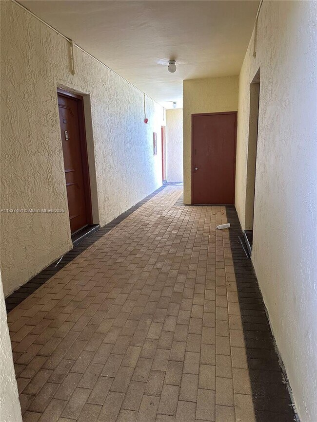 Foto del edificio - 7965 SW 86th St