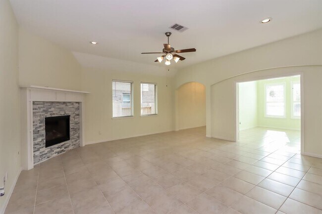 Building Photo - 23810 Via Viale Dr