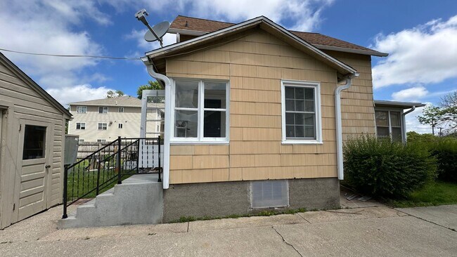 Foto del edificio - 229 S Sherman Ave