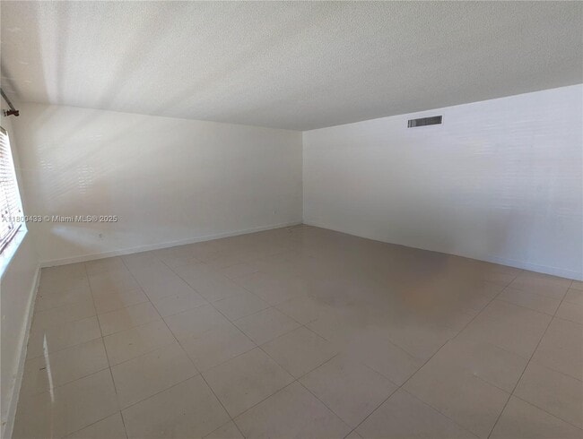 Building Photo - 11855 NE 19th Dr