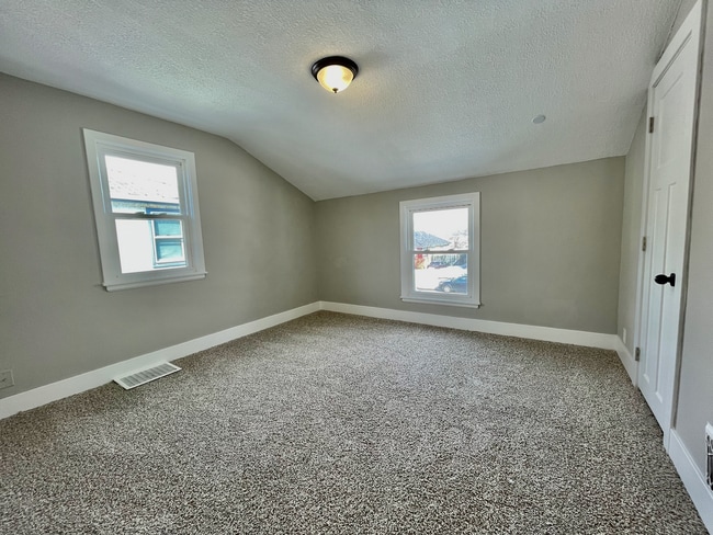 Building Photo - 712 1st Ave S