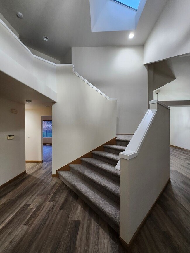 Building Photo - Move-In Special: $1000 off- 4 bed + Office, Quartz Kitchen Countertops