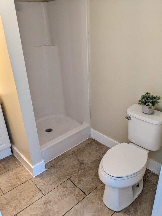 Bright, spacious bathroom with shower - 312 Bowen St