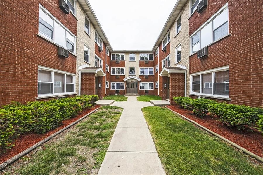 Foto principal - 14123-25 S Tracy Ave