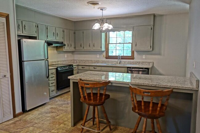 Foto del edificio - 4713 Wheaton Ln NW