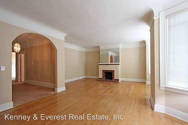 Primary Photo - 1074 Washington St