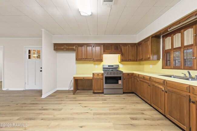 Foto del edificio - 240 N College Rd