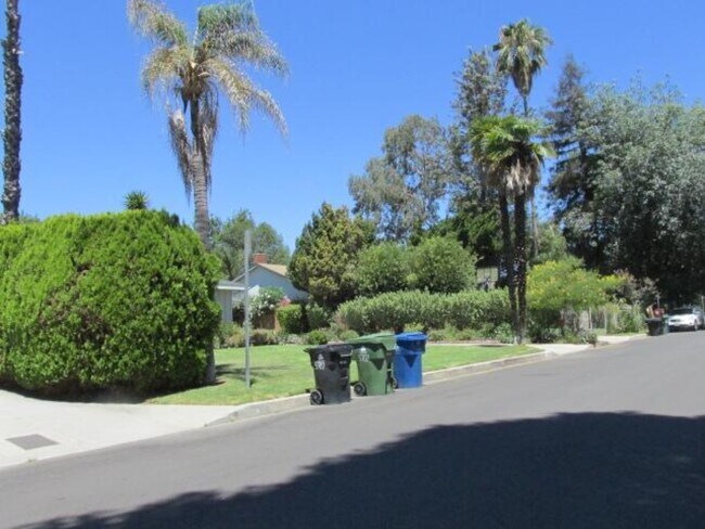 Building Photo - 5723 Stansbury Ave