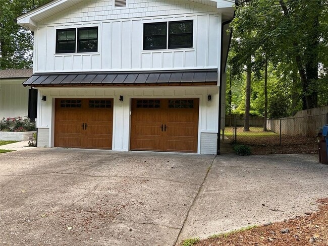 Building Photo - 110 John Christopher Dr