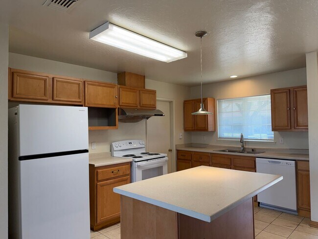 Building Photo - 7109 Thomas Dr