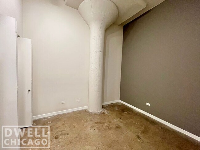 Building Photo - 1240 W Randolph St