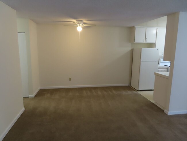 Building Photo - Two Bedroom Condo in UTC