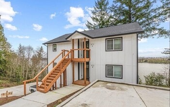 Building Photo - 572 Columbia St