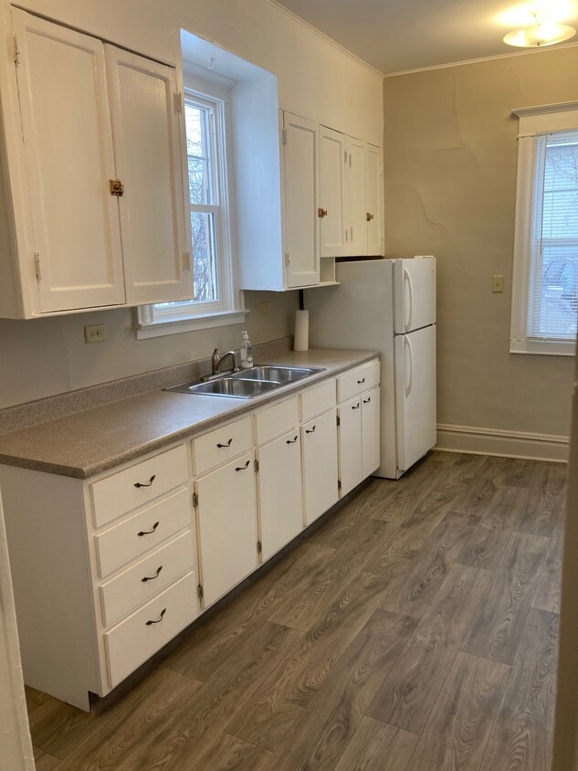 Primary Photo - 403 3rd Ave NW