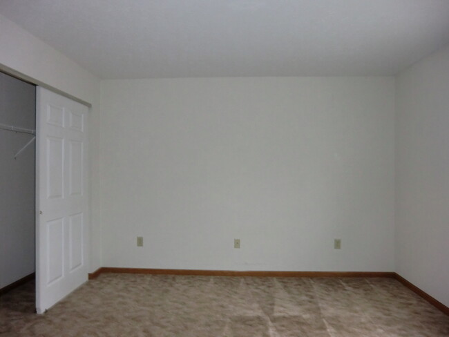 Building Photo - 436 Meadow Dr