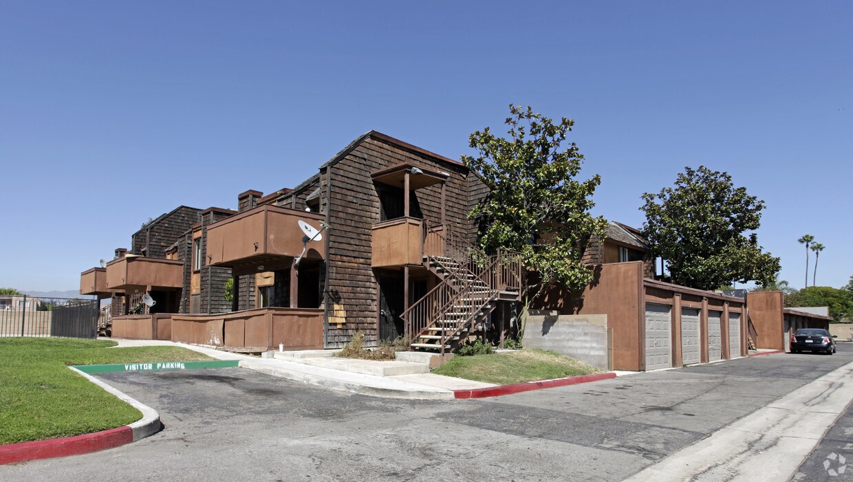 Primary Photo - 9030 Newport Ave
