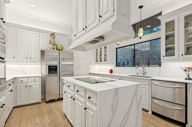 Building Photo - 6908 Hill Park Dr